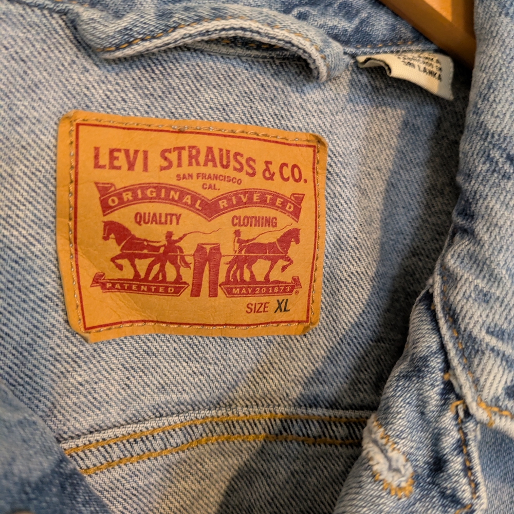 Levi's Classic Cut Blue Denim Jacket w/Bleach Flower & Y2K Pockets & Style - Picture 6 of 12